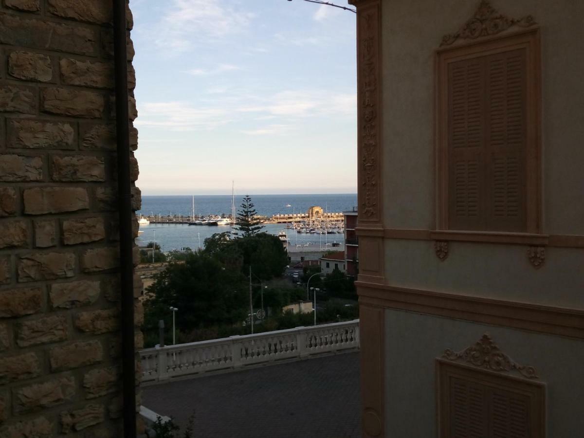 Isola Di Man Apartment Imperia Exterior photo